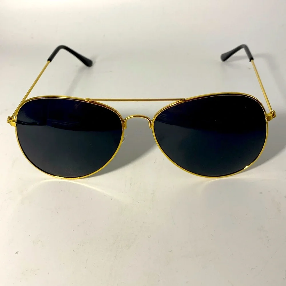 Aviator Unisex Sunglasses Dark Lens Gold frame NWT